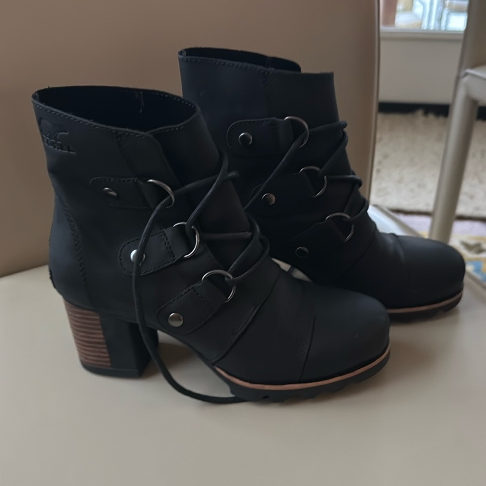 Sorel Joan shoe boot